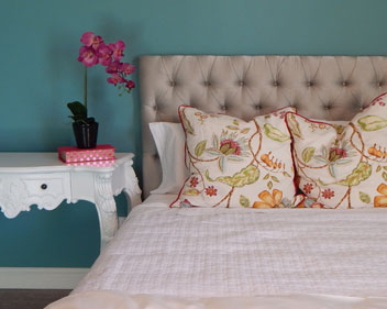 Como montar um quarto de casal no seu estilo?